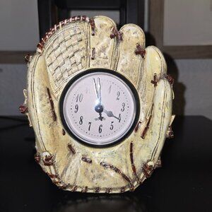 Baseball Mitt Shaped Desktop/Mantel Quartz Movement Battery Operated Clock WORKS
